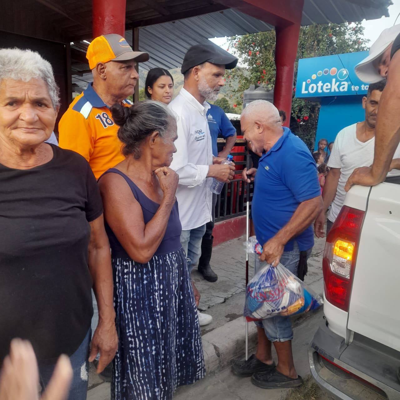 Reparto de raciones alimenticias con el apoyo del Plan Social de la Presidencia y nuestro Senador Aneudy Ortiz y nuestra Gobernadora Josefa Oliva Castillo