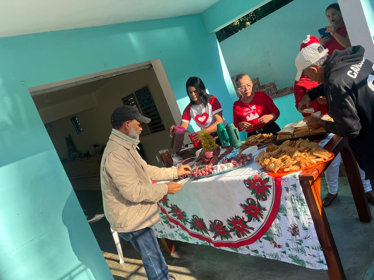 Nuestro alcalde distrital Ing , FRANK MORFA deja oficialmente inaugurada las actividades navideñas en presencia del personal de la junta municipal
